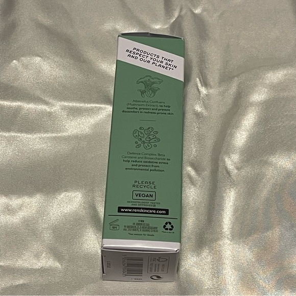 Ren Clean Skincare Evercalm Redness Relief Serum - Picture 6 of 6